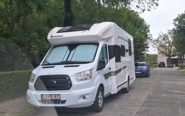 Rental - Low profile motorhome - null - #76660