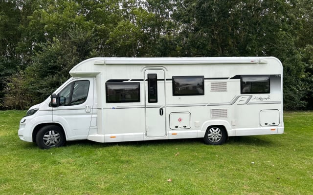 Rental - Low profile motorhome - null - #94809