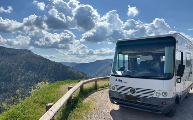 Vermietung - Vollintegriertes Wohnmobil - null - #94128