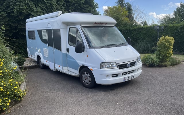 Rental - Low profile motorhome - null - #94822