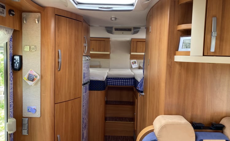 Letto Kingsize Airco Comfort Hymer Level System super accogliente e alla moda