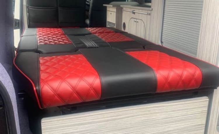 Volkswagen Transporter-camper met 4 slaapplaatsen