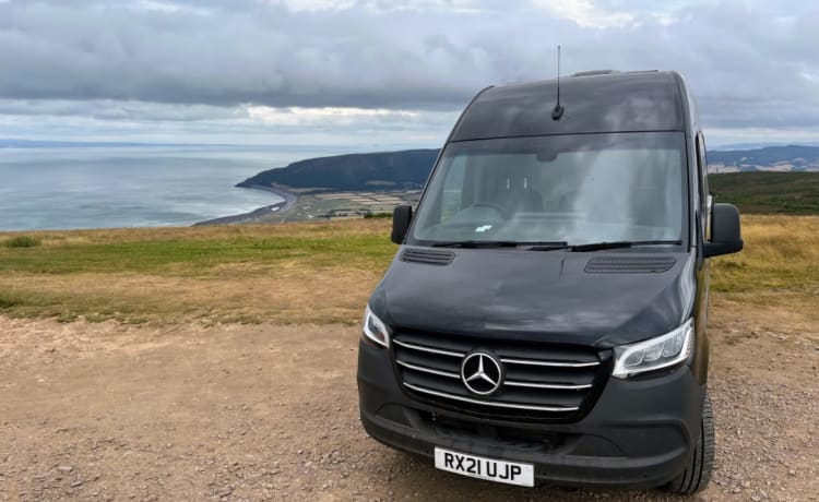 Betty  – 2-persoons Mercedes-Benz bus uit 2021