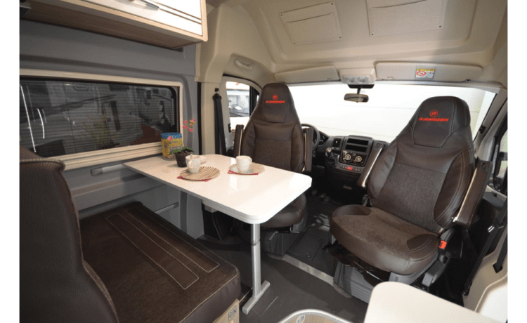 Camping-car tout équipé (2023) – Randger R640 - 2 pers.