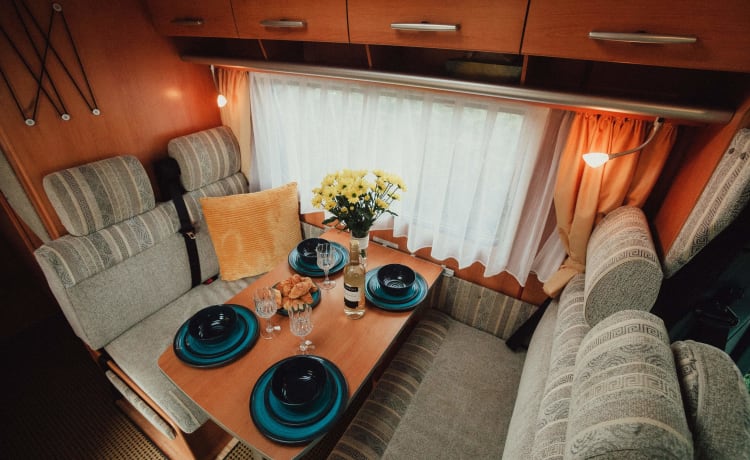 Hymer Alkoven mit 6 Schlafplätzen für die Familie aus dem Jahr 2007