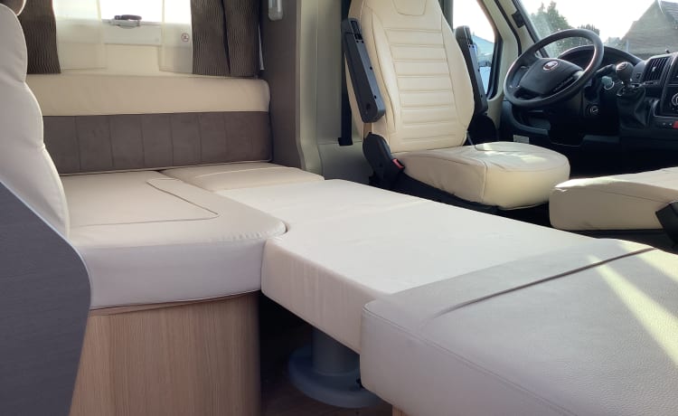 Arcka – New, luxurious camper 5 sleeping places 2021