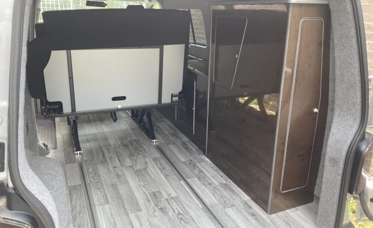 Van de maison  – VW T5 6 Sitze 4 Schlafplätze plus 2 im Vorzelt