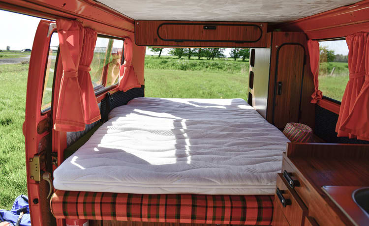 James – Camping-car Volkswagen T2b classique de 1975