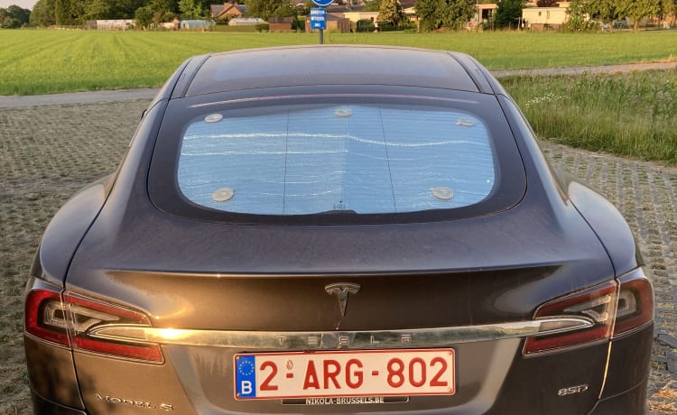 Markus – Gratis opladen door heel Europa met deze Tesla Model S D85 uit 2015