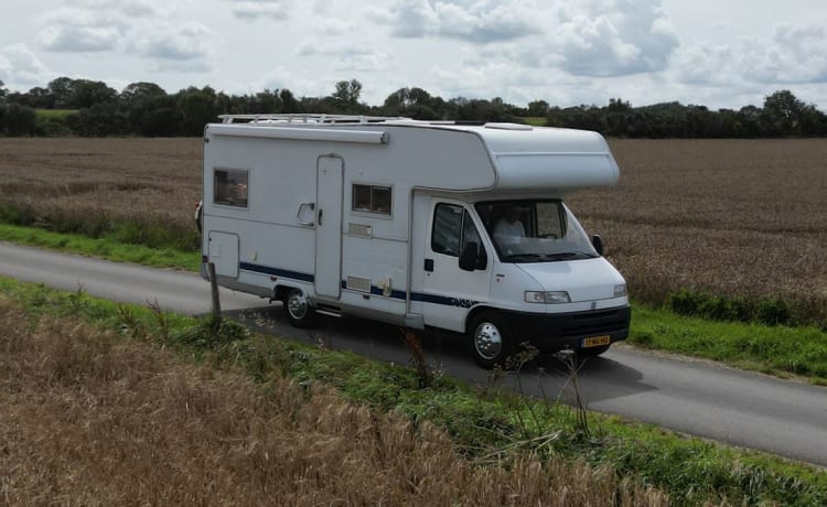 Brembus – Fijne, grote en complete familie (6 persoons) alkoof camper