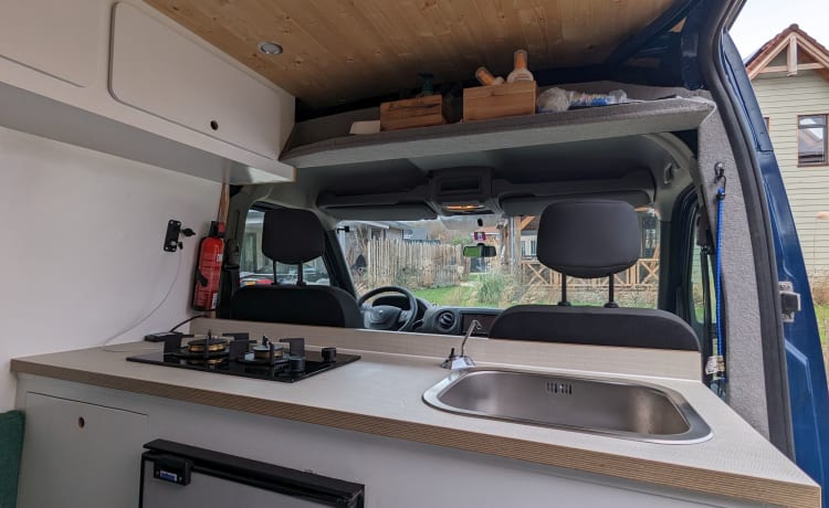 The Eagle – Buscamper 2 persoons Renault Master 2016 (2 x lengtebed!)