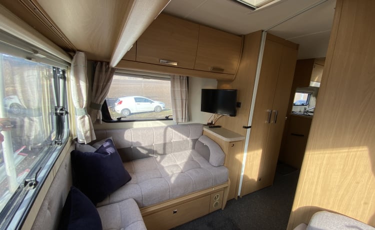 Elddis Autoquest 180 2.2 Camping-car de luxe 6 places 6 ceintures.