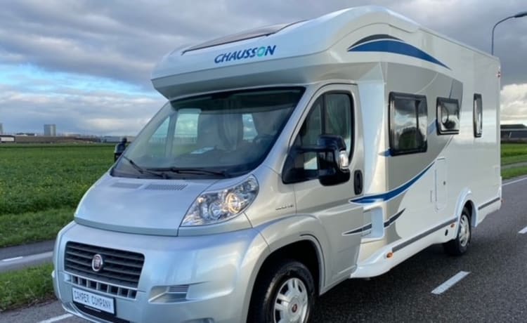 Luxurious, spacious and fully furnished 4 pers. motorhome.