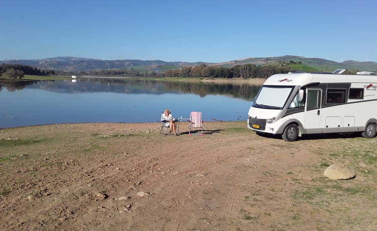 Beautiful Carthago integral camper for 2 people