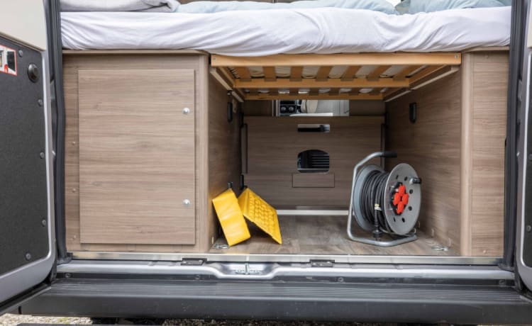 CampChamp – Camping-car flambant neuf de 2024 avec Skyloft, climatisation et bien plus encore !