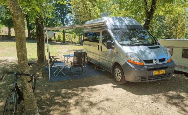 Compact but very complete camper bus 2 persons