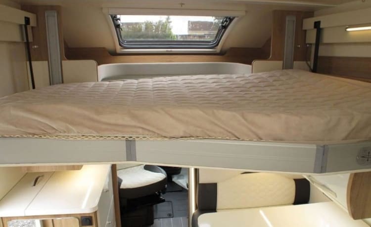 Eddie – Luxurious 6 berth RollerTeam Motorhome.