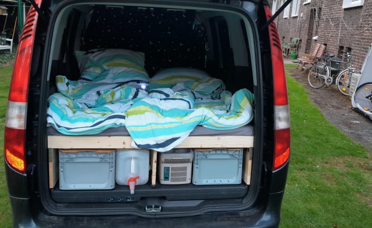 Vaneovernight – Sensibly equipped mini camper with Mercedes comfort