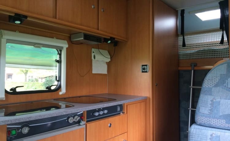 Beau camping-car familial spacieux 6p personne avec climatisation