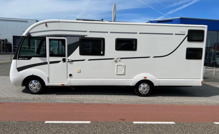 Lady Woodpecker – Luxuriöser Familiencamper für 5 Personen mit Etagenbett und Hubbett für 2 Personen.