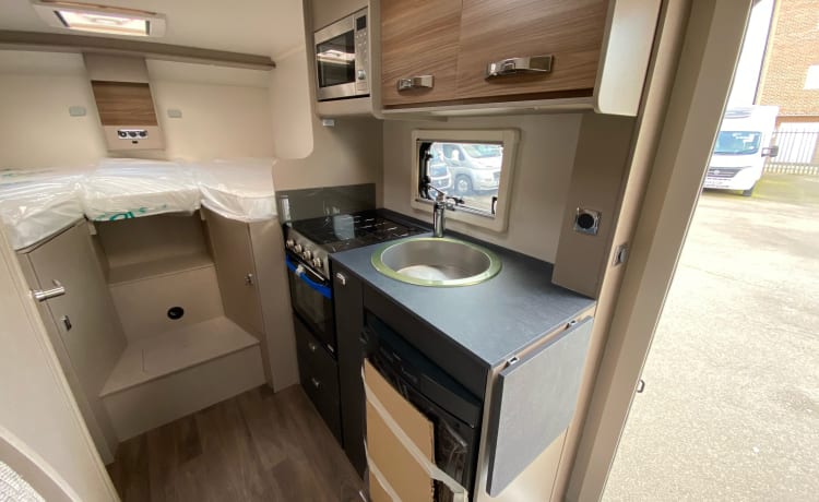 (MH002) Lovely 6 berth Swift  Edge 476 Motorhome