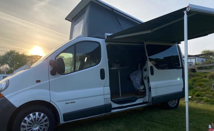 VannyJones – 4 Berth Renault from 2003