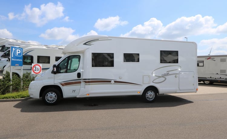 McLouis Sovereign 78 – Zeer luxe, moderne 5 persoons camper, vrijheid met echt comfort