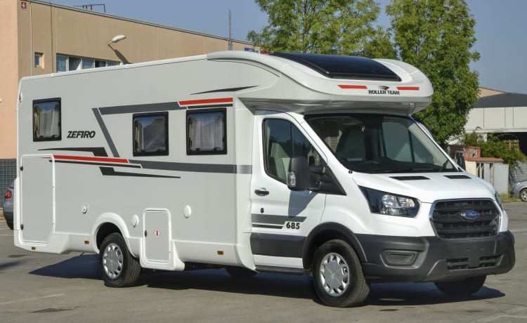 Jura+ – 4 berth Roller Team semi-integrated from 2022