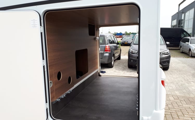 Trend 7057EB 1 – Dethleffs camper voor 2 t/m 4 personen