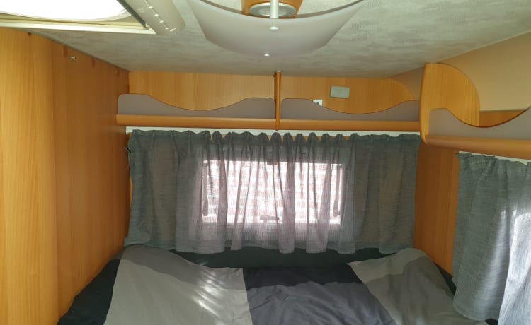 Louis  – Spacious 2 person Louis camper