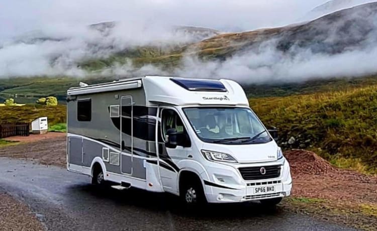 GEORGE  – 5 berth Fiat semi-integrated from 2016