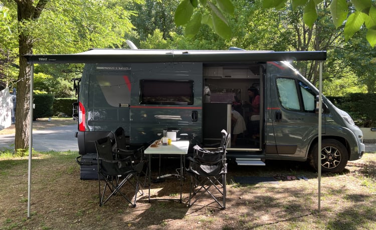 Livingstone 5 – Luxe 4 persoons CamperVan (2022) in Madrid