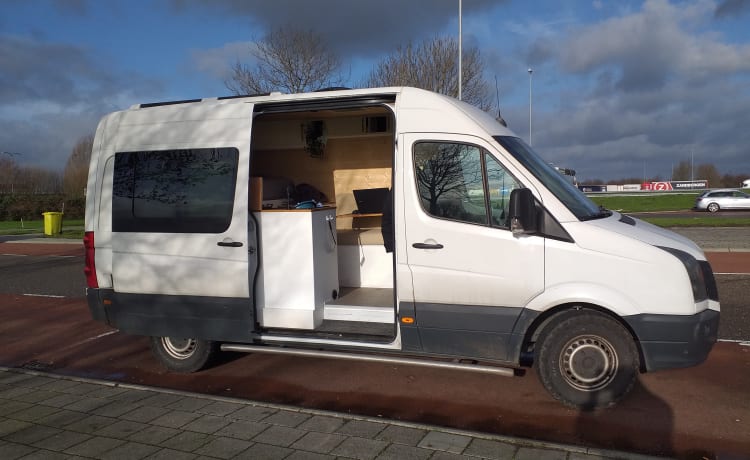 Vrijheid – Autobus VW Crafter 2p del 2014, completo, spazioso e accogliente