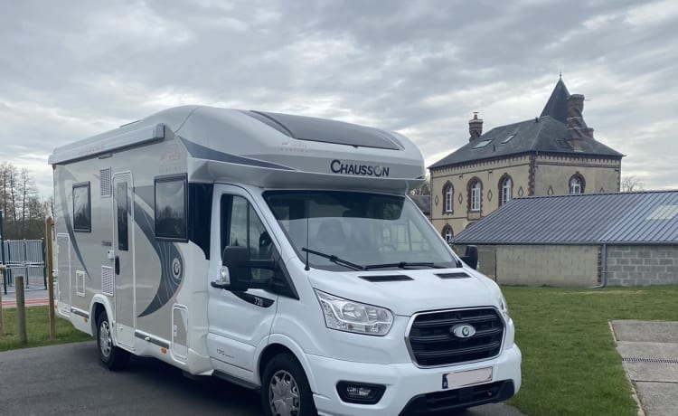 Chausson 720 - Fully equipped - Automatic - 6 People