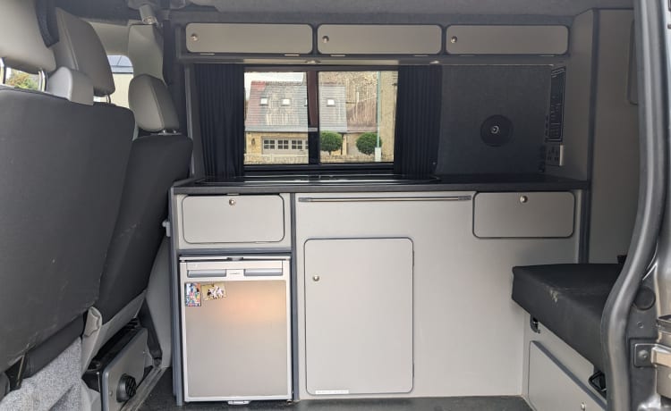 4-persoons Volkswagen campervan uit 2011