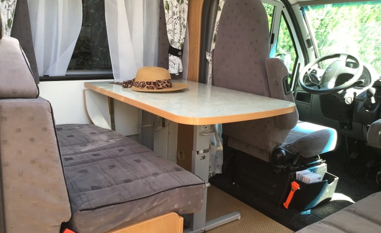 Super mooie nette Burster camper 3/4 personen zeer compleet