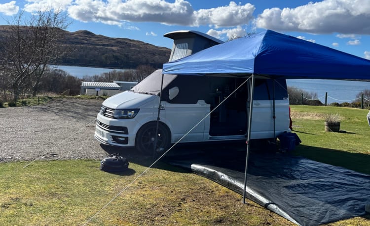 Aurora – Lernen Sie Aurora kennen – einen wunderschönen Volkswagen-Wohnmobil mit 4 Schlafplätzen aus dem Jahr 2017