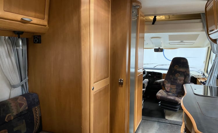 Rondzit – Hymer B534 camper integrale con accogliente sedile rotondo