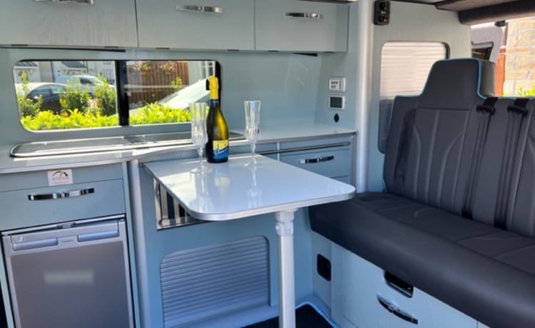 Aurora – Beautiful 4 berth Volkswagen campervan from 2017