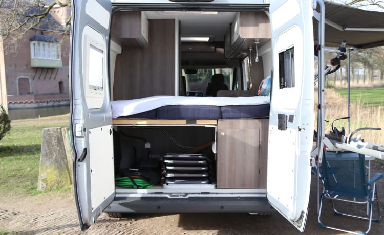 Roja │ Spacious and luxurious double camper