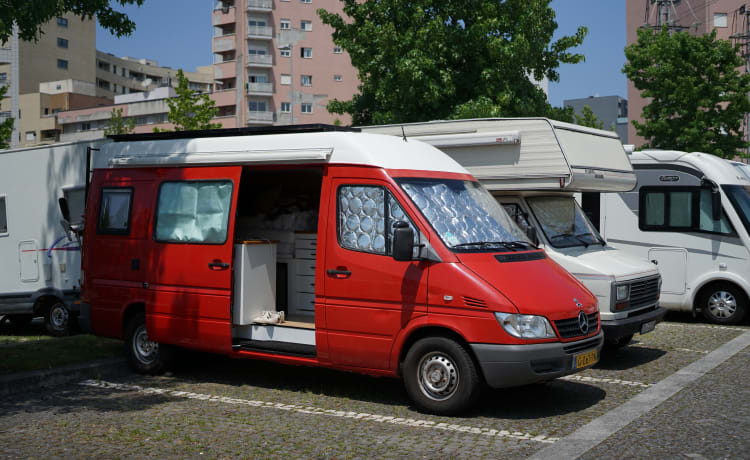 Greta – 2p Mercedes-Benz bus from 2004