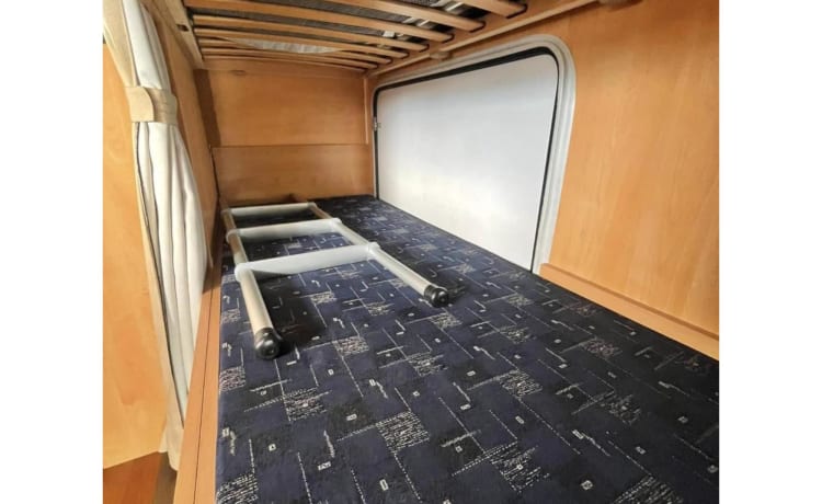 Familiencamper mit Etagenbetten, Sunlight Alkoven für 6 Personen von 2009