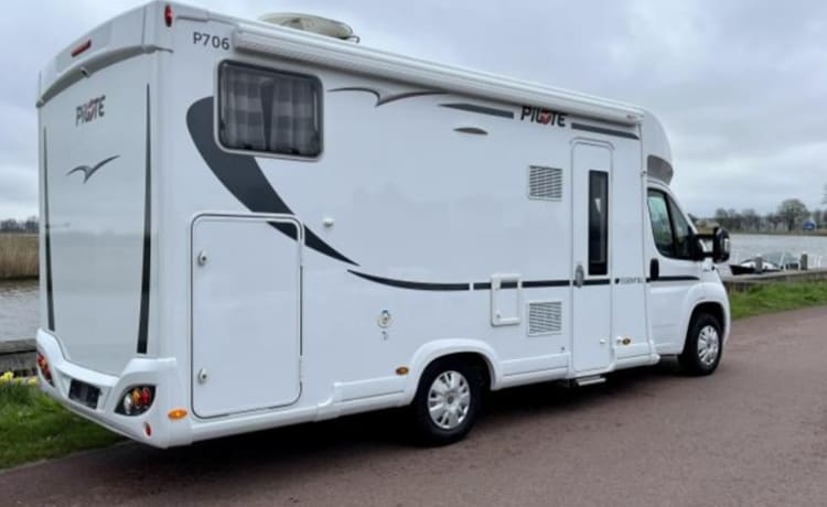 Mooie Pilote P706 camper