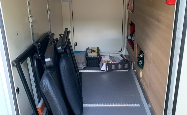 Time-Out – Ford Semi-Integrated Camper With Tow Bar, Bicycle Carrier And Large Garage