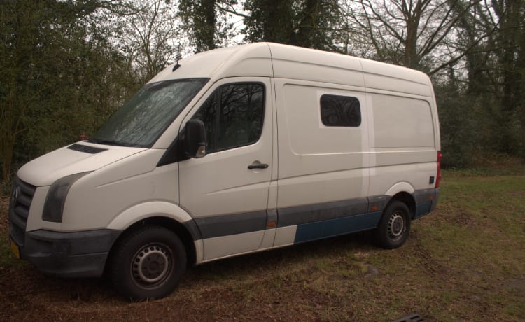 2/3er Volkswagen Bus von 2009 mit Solarpaneelen