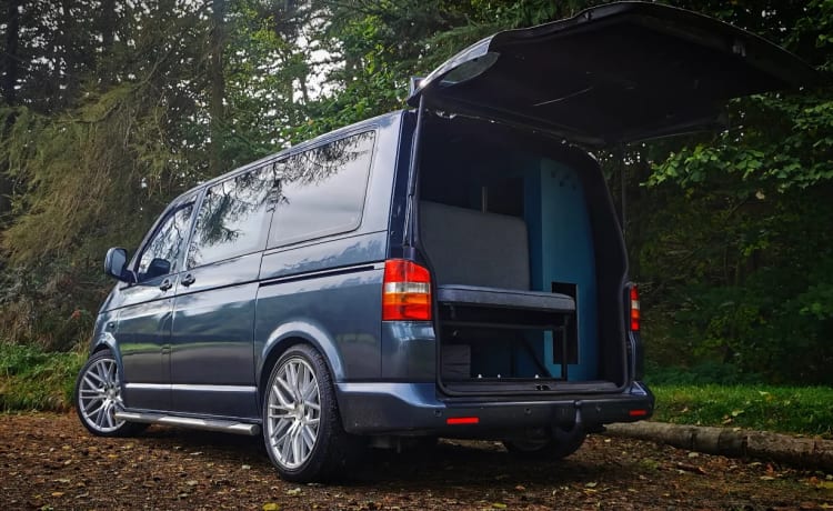 Kokoro Shinro – Elegante VW T5 a 2 posti letto e 5 posti