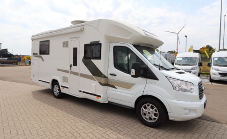 Motorhome for 4 people Air conditioning, heating, TV, luggage rack