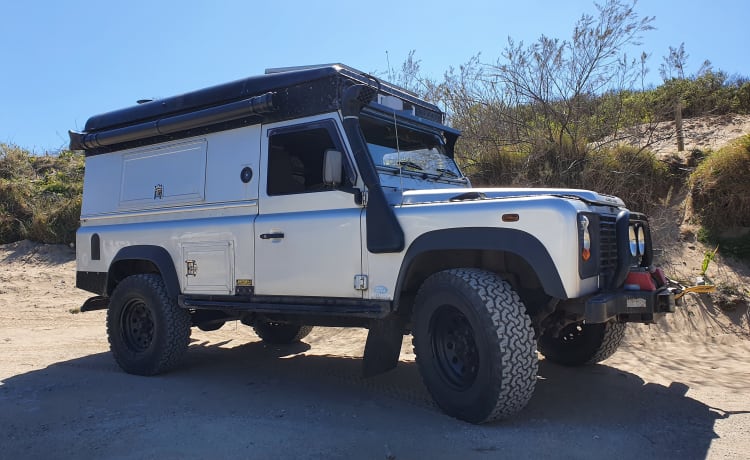 Silver Belle – Camper Land Rover per coppie e famiglie. 4x4 per l'avventura in campeggio selvaggio