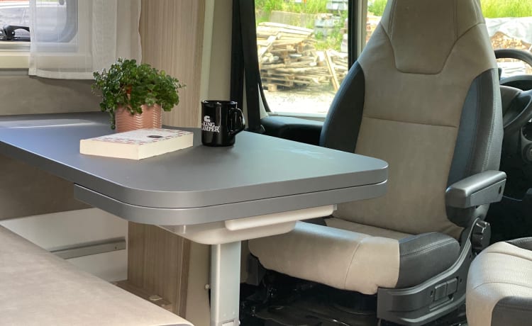 King IV – Nieuwe en luxe 5-persoons alkoofcamper