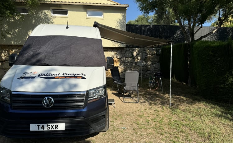 Lottie – Volkswagen Off-Grid Camper Sleeps 4 - Carries 5